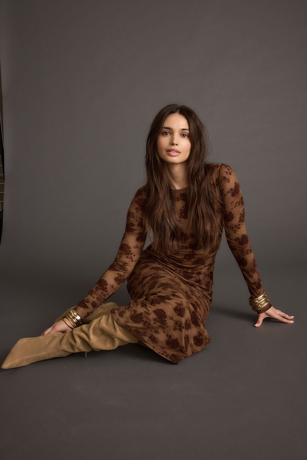 Hnědé květinové maxi šaty Casanova