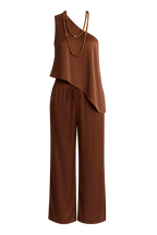 Saténový top Estelle Espresso na jedno rameno