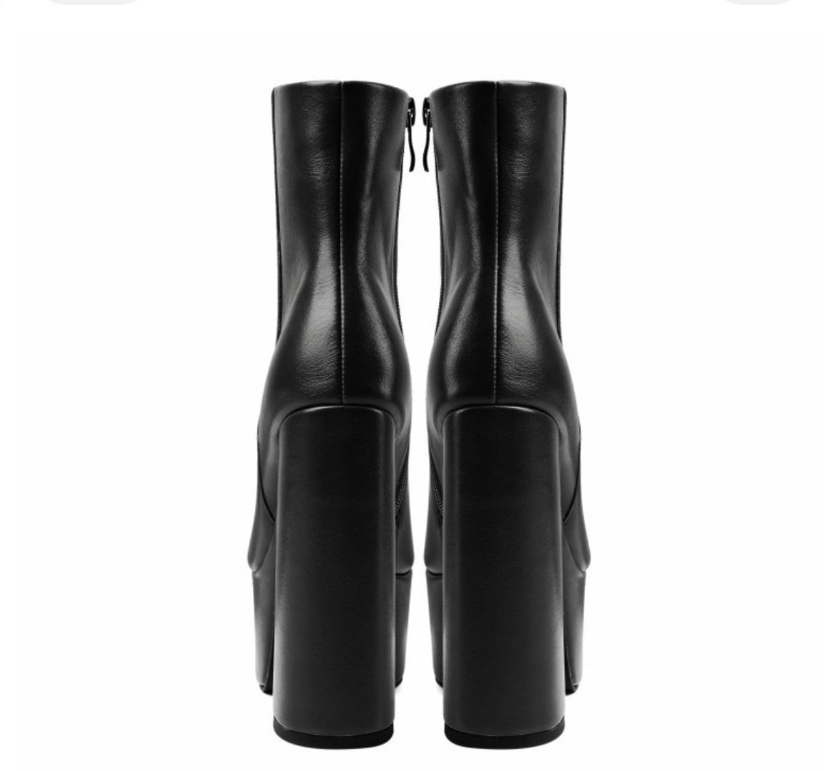 Nadměrné velikosti kotníkové boty na vysokém podpatku s robustními nohavicemi