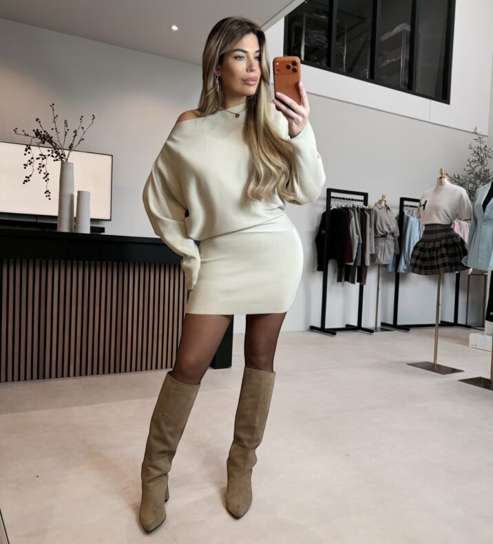 Vestido Amaya com ombros à mostra – Nude