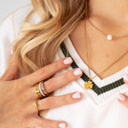 Zlatý prsten s trojitým kamenem