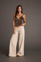 Džíny Sierra s nízkým pasem a širokými nohavicemi v béžové barvě