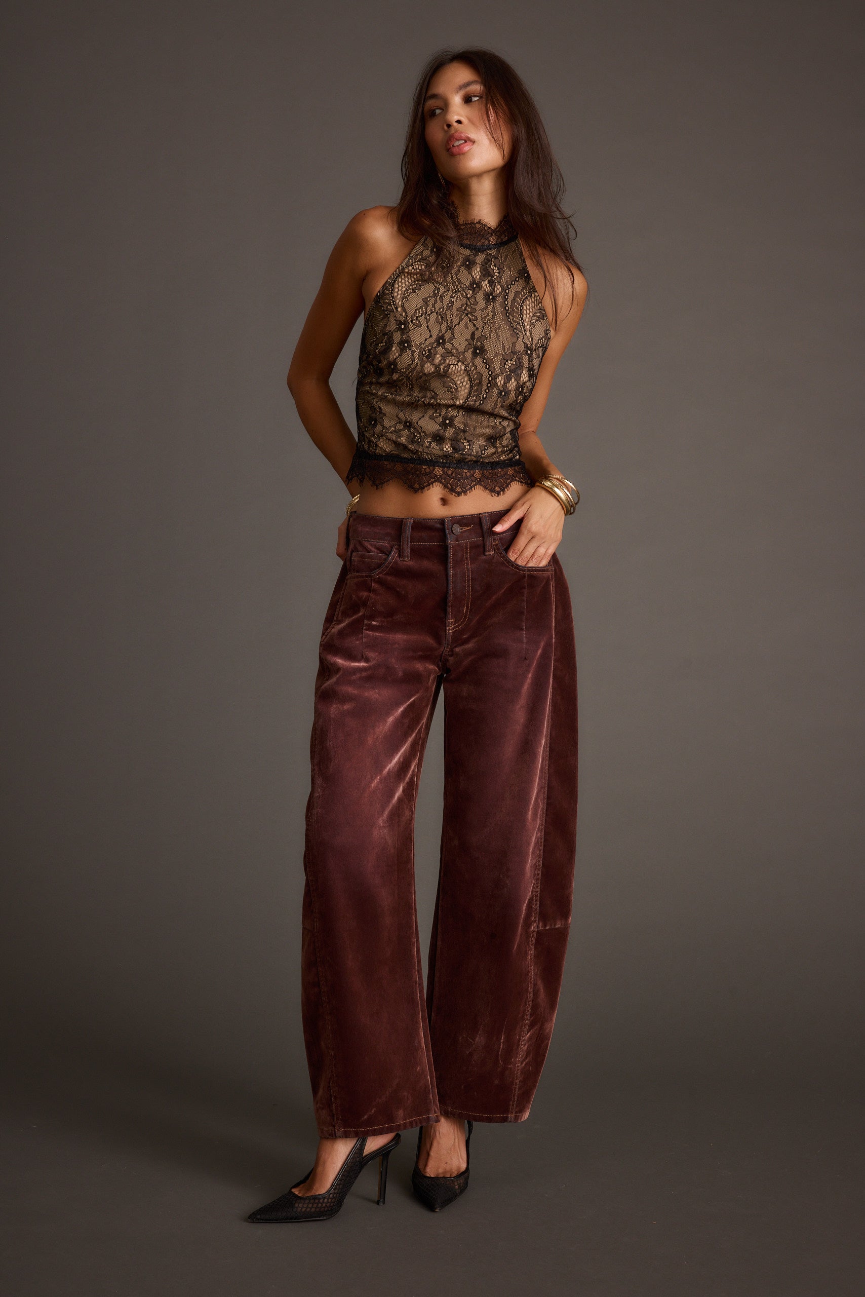 Černý krajkový top Vivette s imitací výstřihu