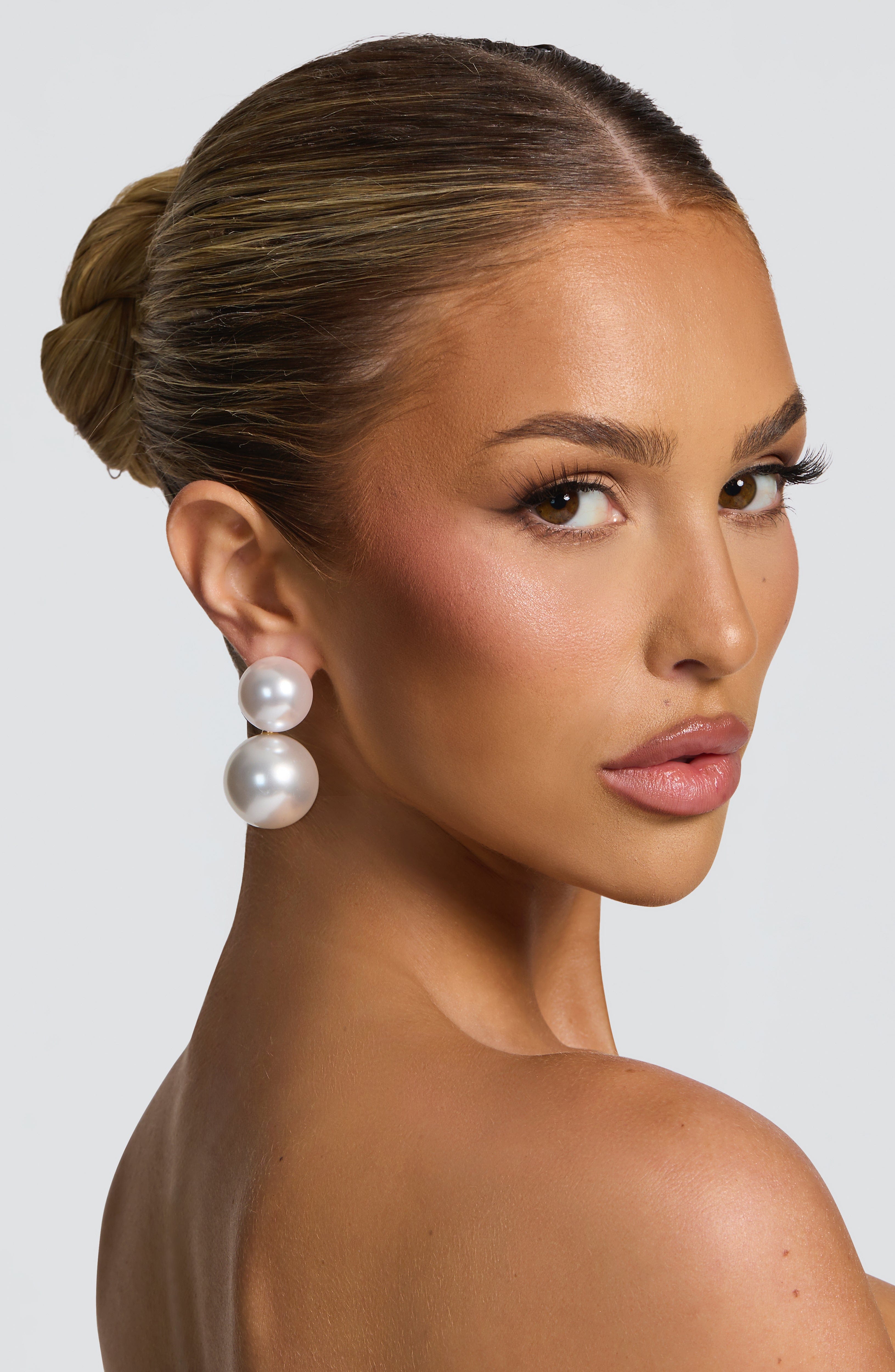 Aria Earrings - Pearl