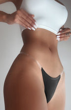 Bezešvá tanga s průhledným ramínkem - černá