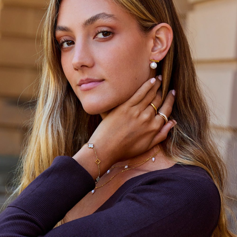 Yuna Pearl Stud Earrings